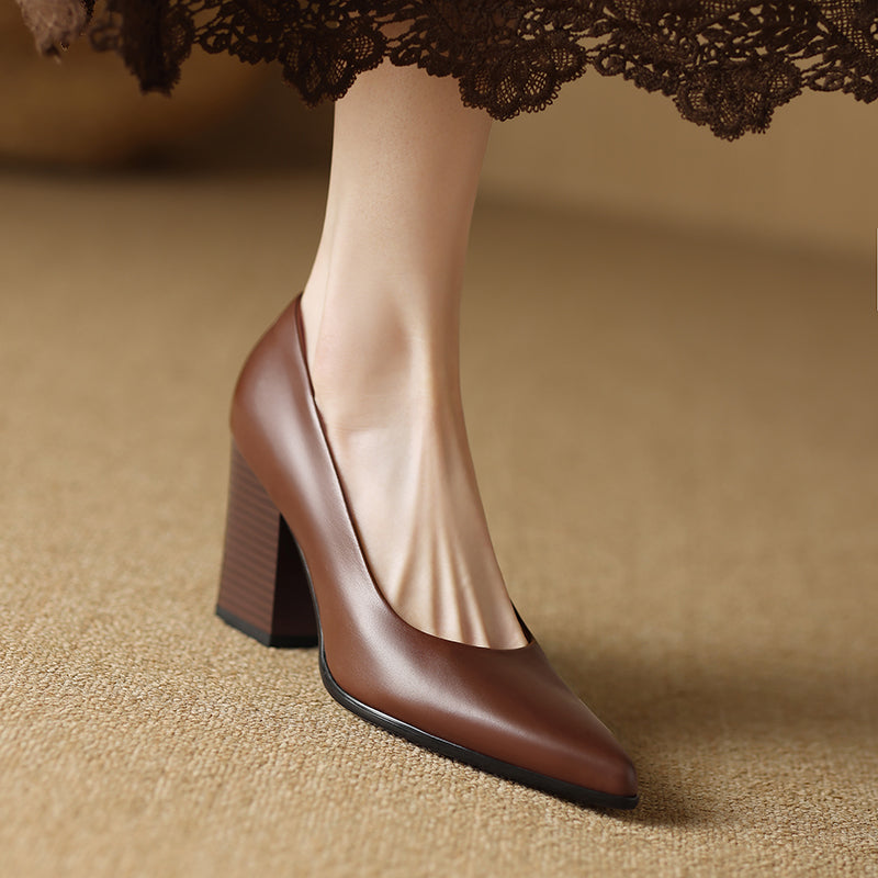 Vera Elegant Structured Pumps