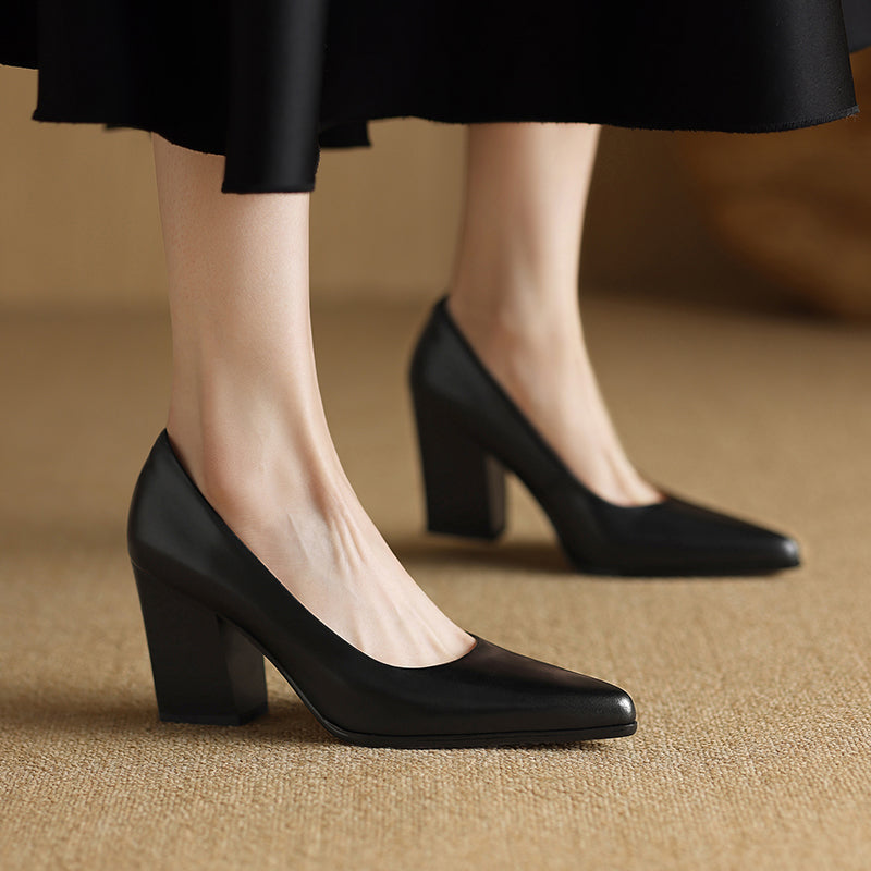 Vera Elegant Structured Pumps